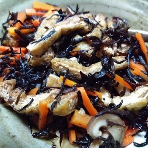 切干大根と高野豆腐のひじき煮